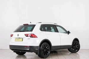 Внедорожник Volkswagen Tiguan 2017 года, 2199000 рублей, Красноярск