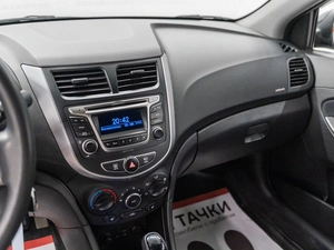 Седан Hyundai Solaris 2016 года, 1150000 рублей, Красноярск