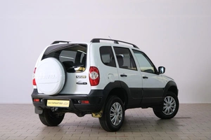Внедорожник Chevrolet Niva 2019 года, 749000 рублей, Омск
