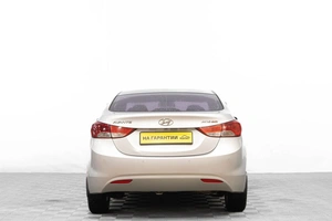 Седан Hyundai Avante 2011 года, 949000 рублей, Барнаул