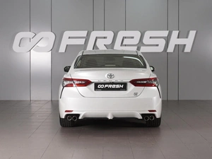 Седан Toyota Camry US Market 2022 года, 3839000 рублей, Красный Пахарь