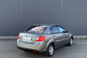 Седан Kia Rio 2011 года, 570000 рублей, Солонцы
