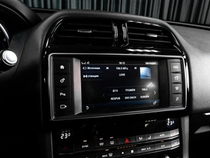 Внедорожник Jaguar F-Pace 2017 года, 2649000 рублей, Тюмень