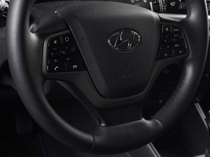 Седан Hyundai Solaris 2019 года, 1278000 рублей, Красный Пахарь