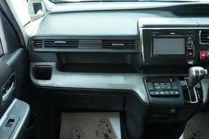 Минивэн Honda Stepwgn Spada 2017 года, 2129000 рублей, Омск