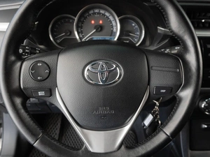 Седан Toyota Corolla 2013 года, 1319000 рублей, Тюмень