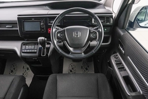 Минивэн Honda Stepwgn Spada 2015 года, 2049000 рублей, Красноярск