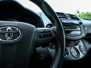 Внедорожник Toyota RAV4 2012 года, 1599000 рублей, Волгоград