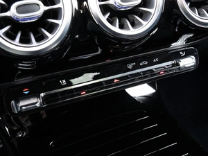 Седан Mercedes-benz CLA-класс 2019 года, 3750000 рублей, Краснодар