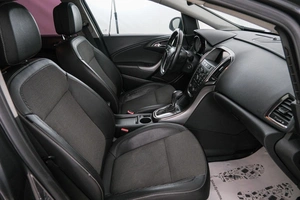 Хетчбэк Opel Astra 2011 года, 769000 рублей, Красноярск