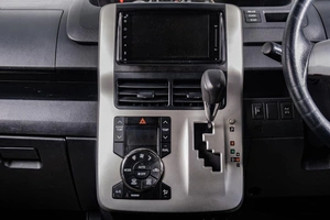 Минивэн Toyota Noah 2011 года, 1439000 рублей, Томск