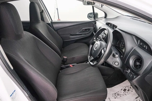 Хетчбэк Toyota Vitz 2017 года, 899000 рублей, Красноярск
