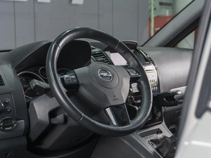 Минивэн Opel Zafira 2011 года, 689000 рублей, Сургут