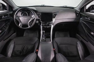 Седан Hyundai Sonata 2011 года, 1169000 рублей, Сургут