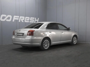 Седан Toyota Avensis 2004 года, 660000 рублей, Омск