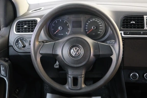 Седан Volkswagen Polo 2011 года, 829000 рублей, Омск