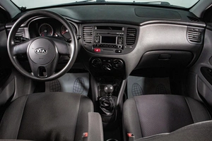 Седан Kia Rio 2010 года, 719000 рублей, Сургут