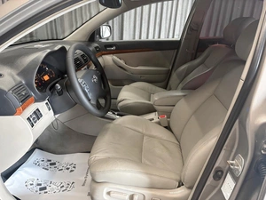 Седан Toyota Avensis 2006 года, 749000 рублей, Красноярск