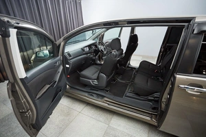 Минивэн Toyota Isis 2011 года, 1149000 рублей, Красноярск