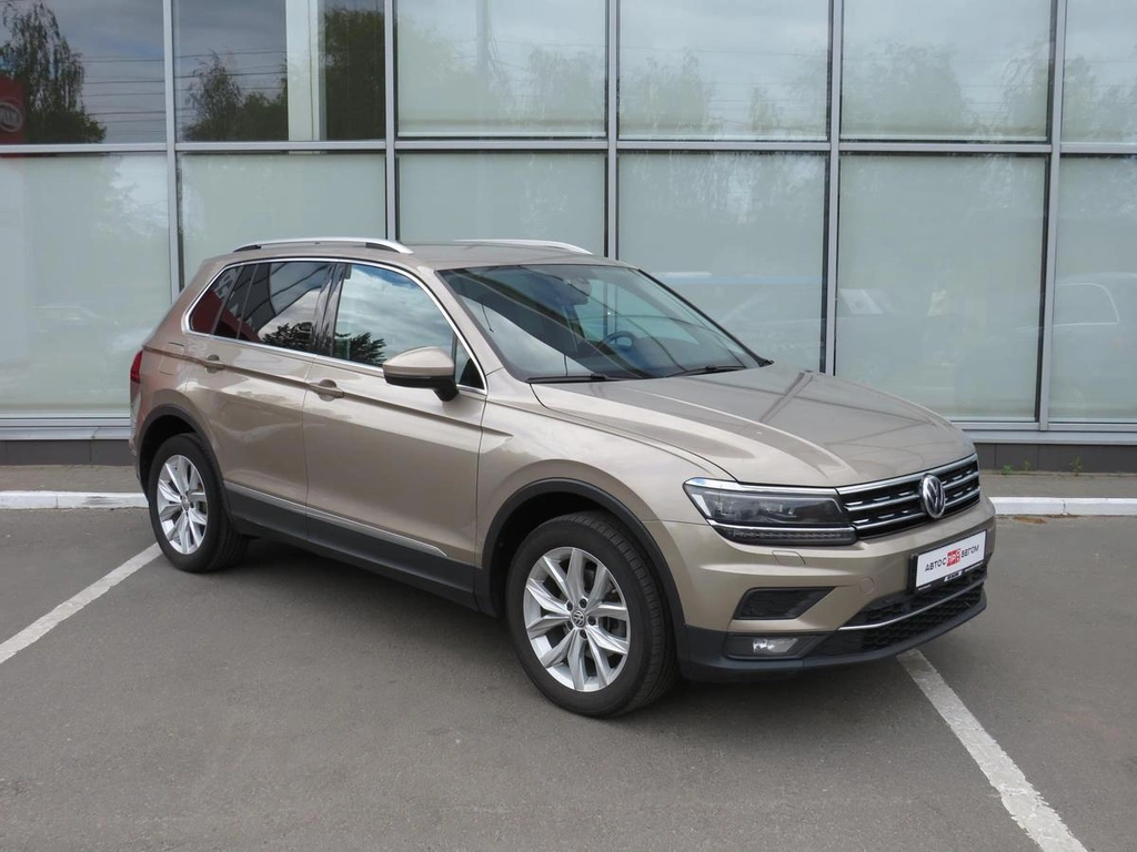 Внедорожник Volkswagen Tiguan 2017 года, 2550000 рублей, Брянск