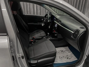 Седан Kia Rio 2019 года, 950000 рублей, Красноярск
