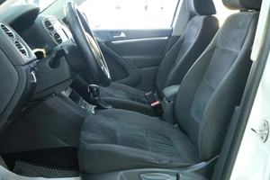 Внедорожник Volkswagen Tiguan 2012 года, 1319000 рублей, Омск
