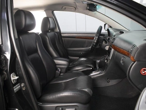 Седан Toyota Avensis 2005 года, 850000 рублей, Омск