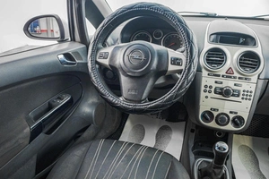 Хетчбэк Opel Corsa 2006 года, 299000 рублей, Барнаул