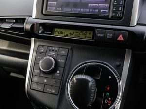 Минивэн Toyota Wish 2010 года, 1599000 рублей, Большой Сочи