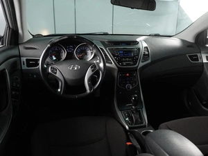 Седан Hyundai Elantra 2015 года, 1180000 рублей, Красный Пахарь