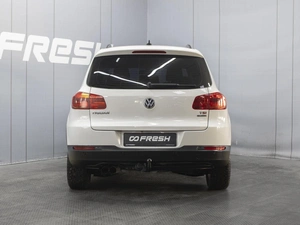 Внедорожник Volkswagen Tiguan 2013 года, 880000 рублей, Омск