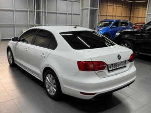 Седан Volkswagen Jetta 2012 года, 1047000 рублей, Красноярск