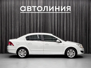 Седан Opel Astra 2010 года, 660000 рублей, Красноярск