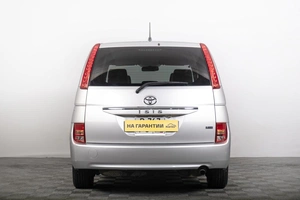 Минивэн Toyota Isis 2010 года, 1439000 рублей, Томск