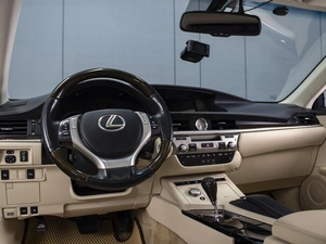Седан Lexus ES 2014 года, 1990000 рублей, Омск