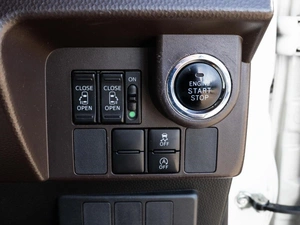 Минивэн Toyota Roomy 2017 года, 940000 рублей, Краснодар