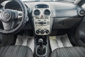 Хетчбэк Opel Corsa 2006 года, 299000 рублей, Барнаул