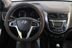 Седан Hyundai Solaris 2011 года, 859000 рублей, Омск