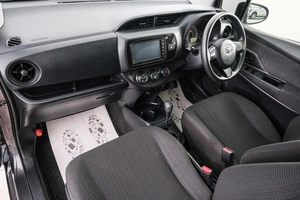 Хетчбэк Toyota Vitz 2019 года, 969000 рублей, Красноярск