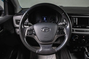 Седан Hyundai Solaris 2017 года, 1299000 рублей, Сургут