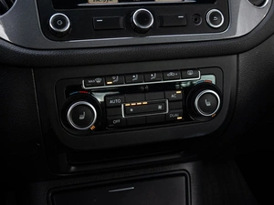 Внедорожник Volkswagen Tiguan 2012 года, 1310000 рублей, Краснодар