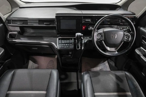 Минивэн Honda Stepwgn Spada 2015 года, 1799000 рублей, Новокузнецк