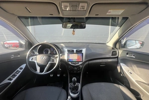Седан Hyundai Solaris 2013 года, 800000 рублей, Солонцы