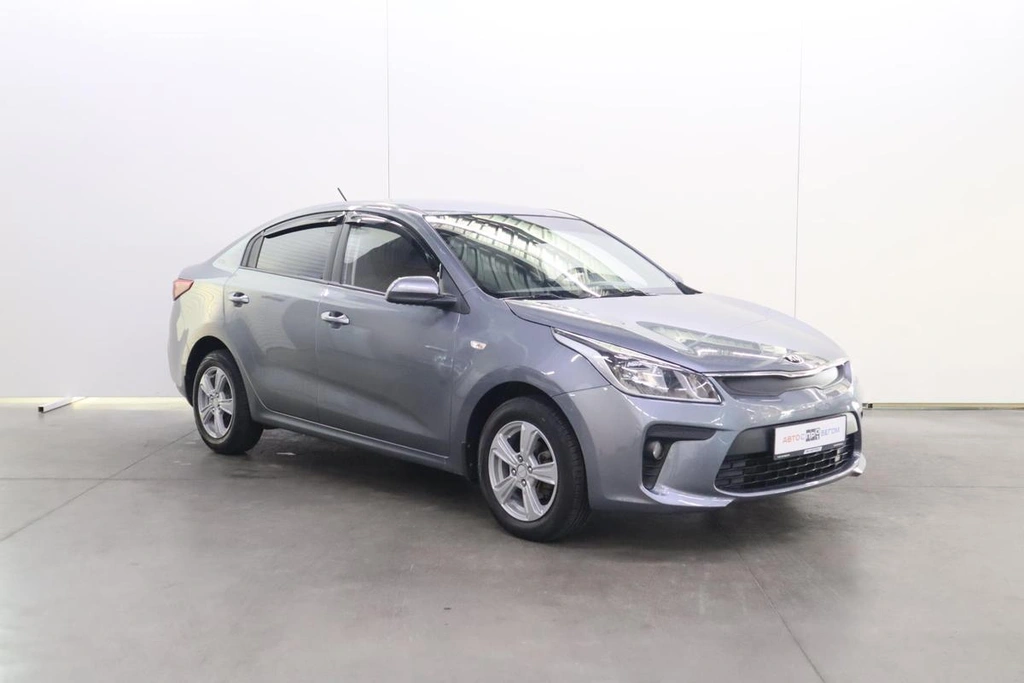 Седан Kia Rio 2017 года, 1310000 рублей, Брянск