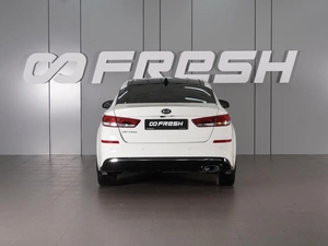 Седан Kia Optima 2018 года, 2050000 рублей, Красный Пахарь