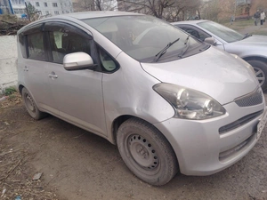 Хетчбэк Toyota Ractis 2009 года, 650000 рублей, Красноярск