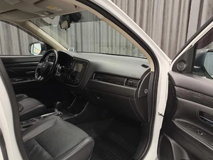 Внедорожник Mitsubishi Outlander 2015 года, 1950000 рублей, Красноярск