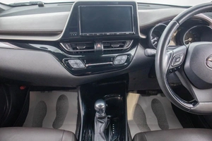 Внедорожник Toyota C-HR 2017 года, 2499000 рублей, Барнаул