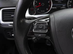 Внедорожник Volkswagen Touareg 2011 года, 2419000 рублей, Саратов