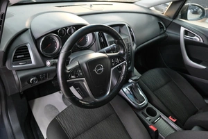 Хетчбэк Opel Astra 2014 года, 769000 рублей, Омск